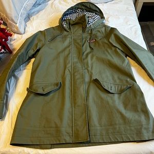 Vineyard Vines performance rain coat